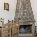 Casa Con Piscina Compartida En 別荘