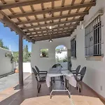 別荘 Casa Con Piscina Compartida En