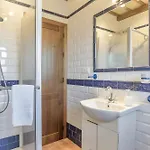 別荘 Casa Con Piscina Compartida En *