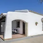 Casa Con Piscina Compartida En *