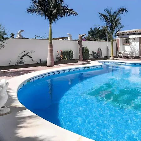Casa Con Piscina Compartida En Hébergement de vacances *