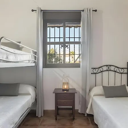Casa Con Piscina Compartida En Dom wakacyjny Conil De La Frontera