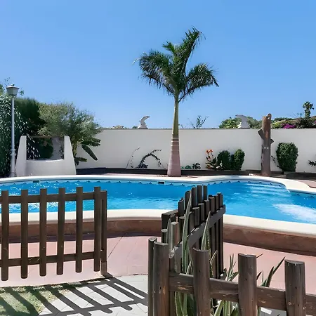 Holiday home Casa Con Piscina Compartida En *