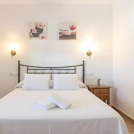 Casa Con Piscina Compartida En