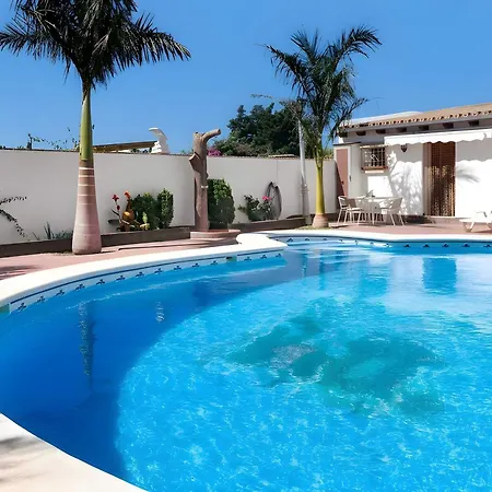Holiday home Casa Con Piscina Compartida En *