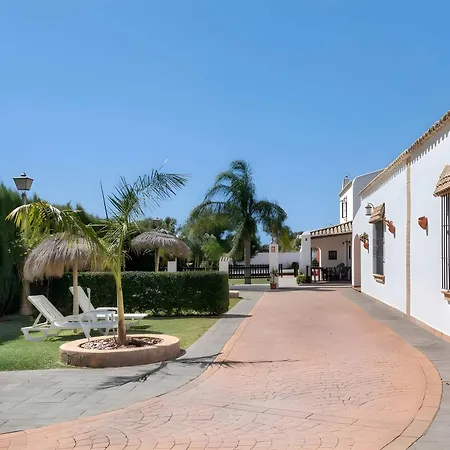 Casa Con Piscina Compartida En *