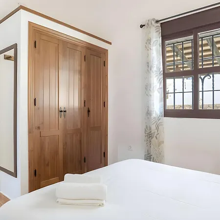 Casa Con Piscina Compartida En