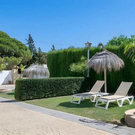 Casa Con Piscina Compartida En