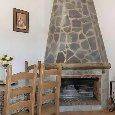 Casa Con Piscina Compartida En 度假居